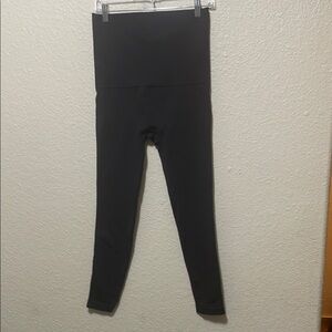Belly Bandit Mother Tucker Black Leggings. Very Good Condition. Size M.